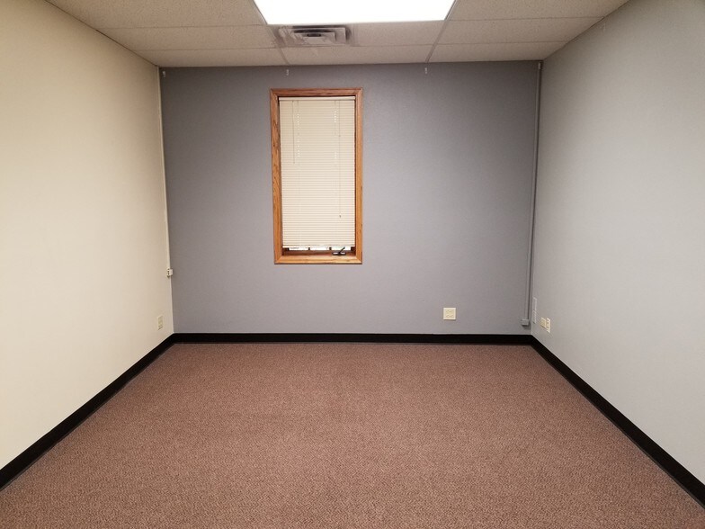 More Photos Of 11027 S Pikes Peak Dr, Parker Office For Lease