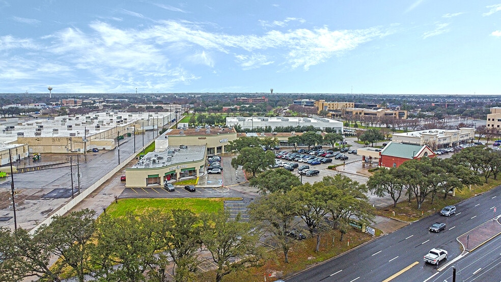More Photos Of 11037 W FM-1960, Houston Unknown For Lease