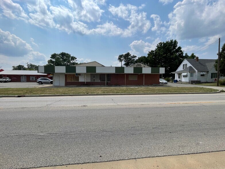 More Photos Of 211 Mine, Sandoval Supermarket For Lease