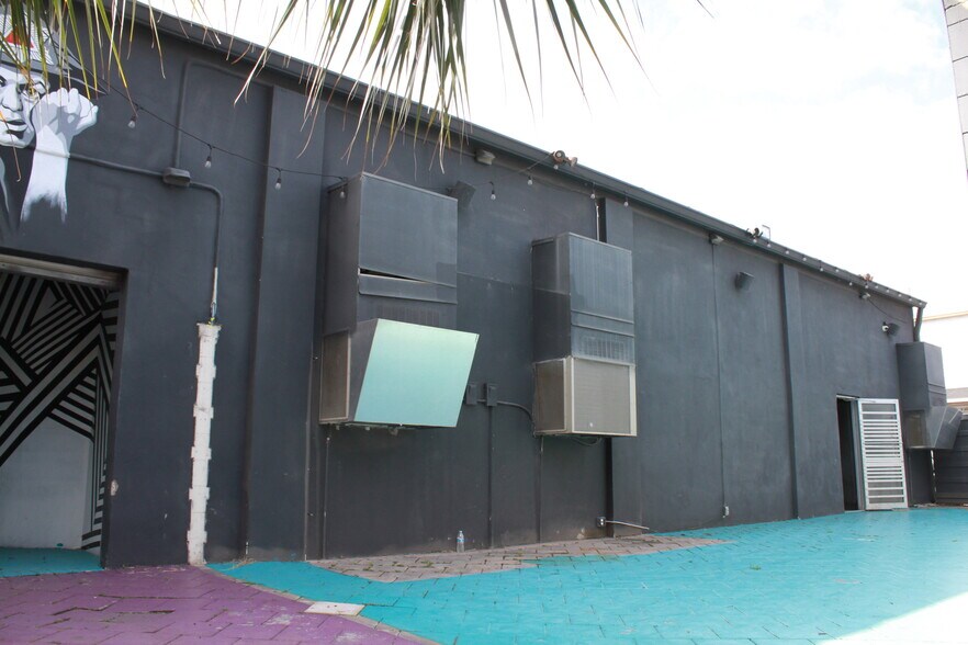 More Photos Of 47 W Amelia St, Orlando Bar For Sale