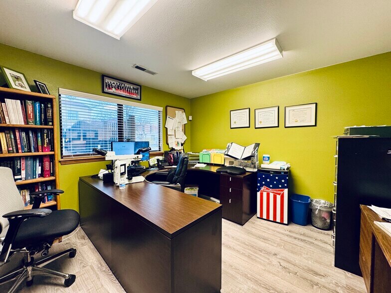 More Photos Of 2036 Railroad Ave, Redding Office For Sale