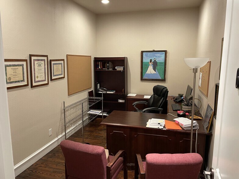 More Photos Of 212 E Virginia St, McKinney Storefront Retail Office For Lease