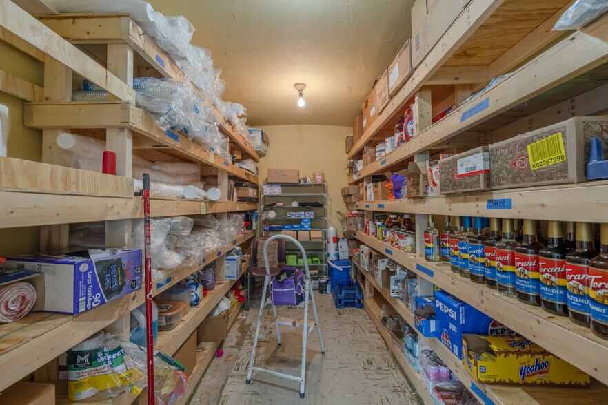 More Photos Of 220 W Lincoln St, Hawk Point General Retail For Sale