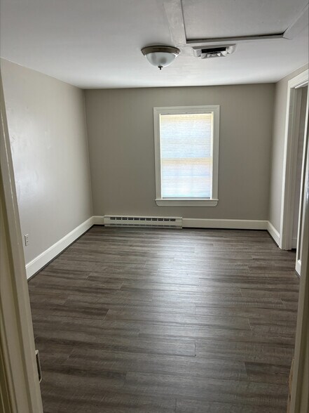 More Photos Of 406 Mill St, Occoquan Office For Lease