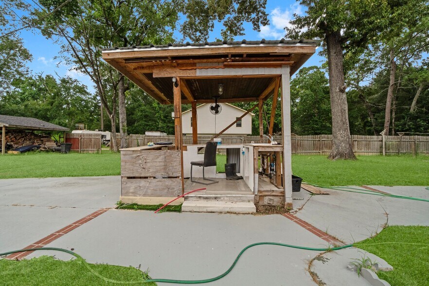 More Photos Of 2042 Teal Dr, Spring Dormitory For Sale