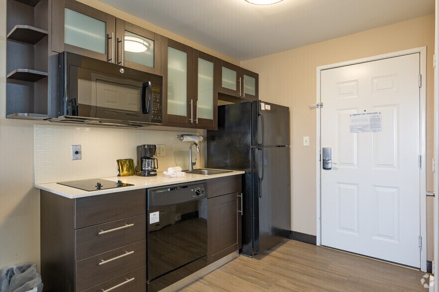 More Photos Of 808 61st St, Galveston Hotel For Sale