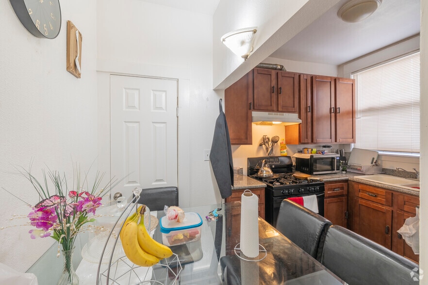 More Photos Of 315 25th St, Richmond Multifamily For Sale