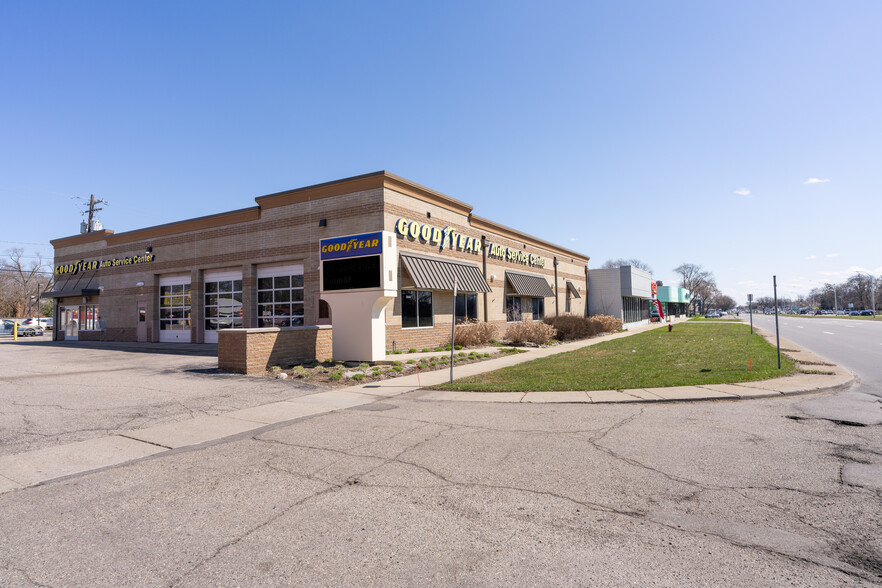 Primary Photo Of 29444 Woodward Ave, Royal Oak Health Club For Lease