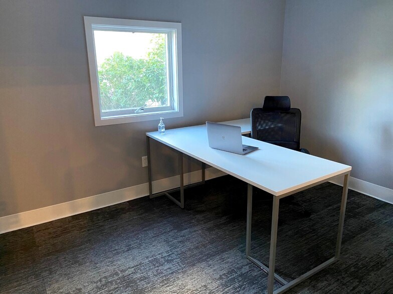 More Photos Of 112 Parker St, Newburyport Research And Development For Lease