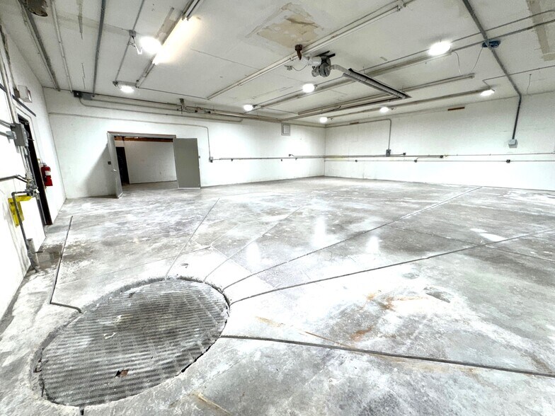 More Photos Of 4610 Femrite Dr, Madison Warehouse For Lease