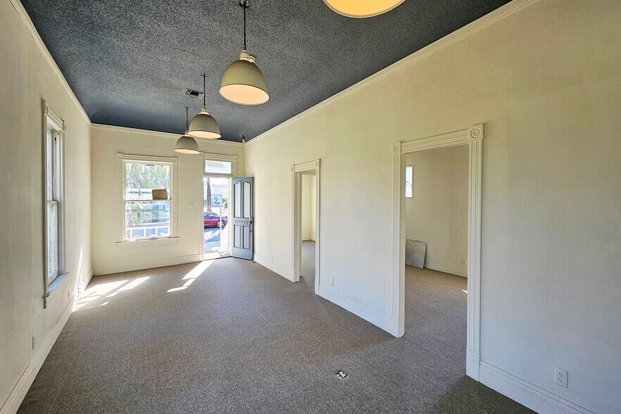 More Photos Of 1101 W Burbank Blvd, Burbank Office Residential For Lease