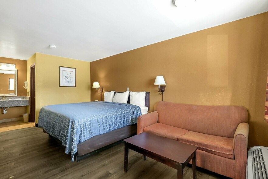 More Photos Of 1313 W Saint James Lutheran Way, Columbus Hotel For Sale