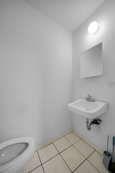 More Photos Of 2724 W Division St, Chicago Apartments For Lease