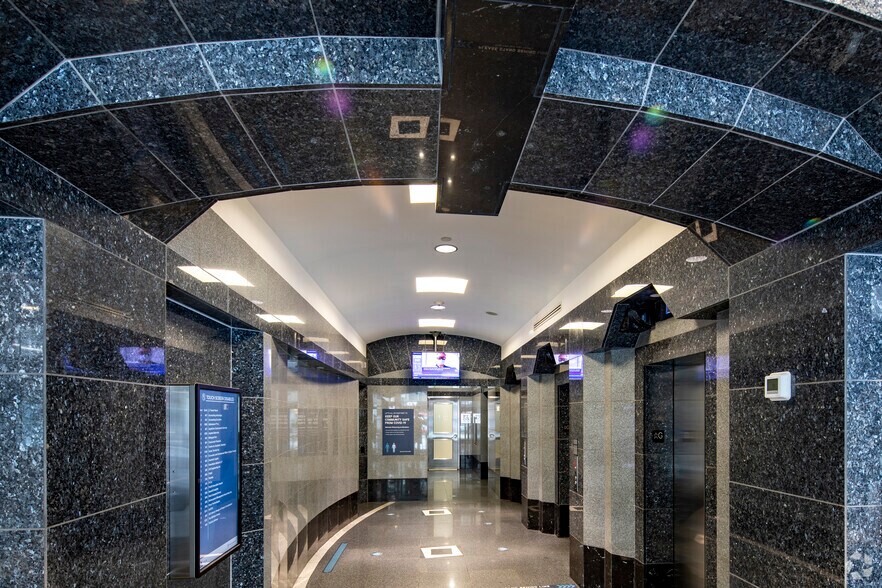 More Photos Of 170 University Ave, Toronto Office For Lease