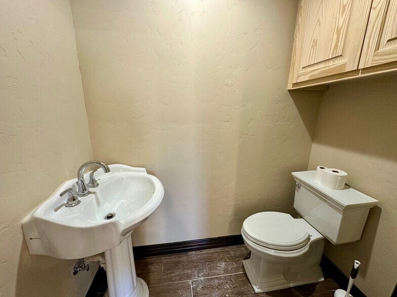 More Photos Of 3015 Burleson Blvd, Burleson Warehouse For Sale