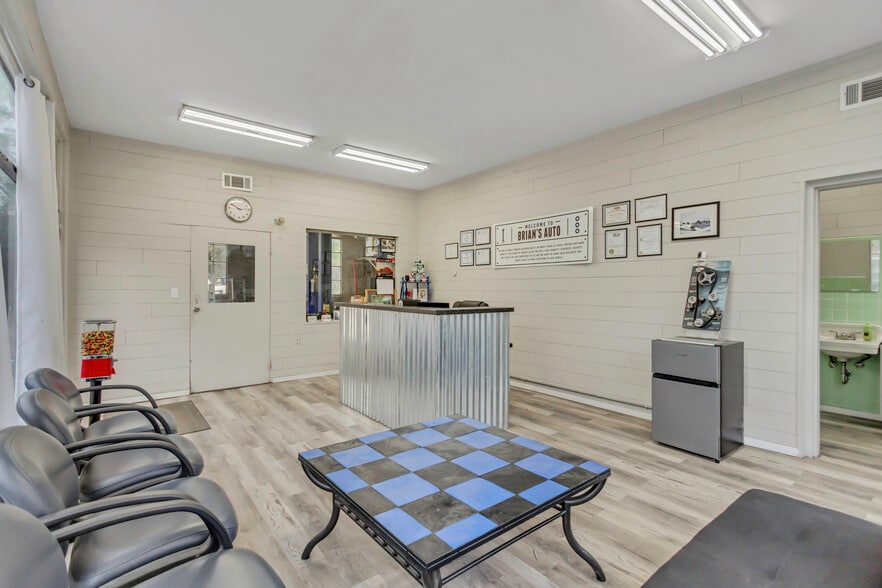 More Photos Of 3707 Quincy Ave, Ogden Auto Repair For Sale