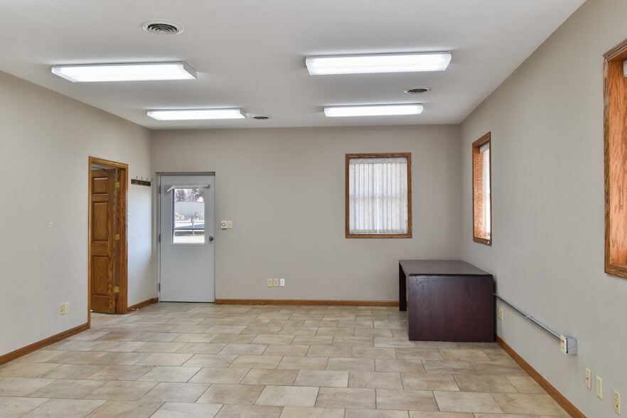 More Photos Of 1311 N Division St, Pontiac Warehouse For Sale