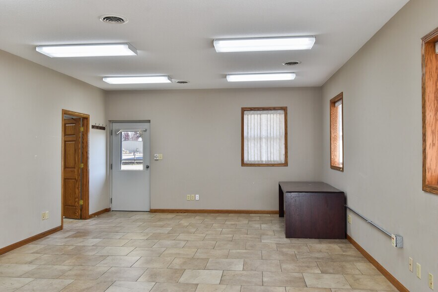 More Photos Of 1311 N Division St, Pontiac Warehouse For Lease