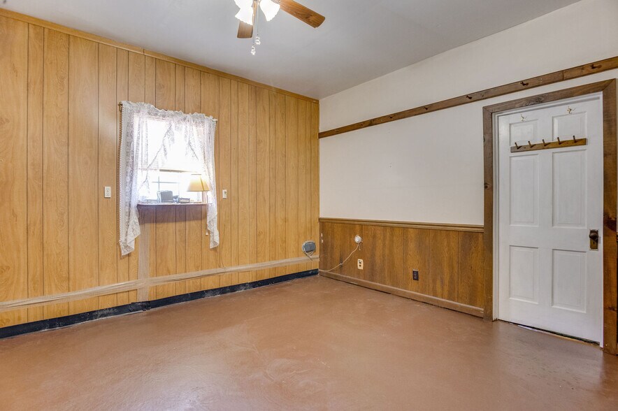 More Photos Of 201 N Wilmington St, Richlands General Retail For Sale