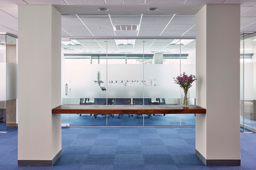 More Photos Of 500 Cummings Ctr, Beverly Office For Lease