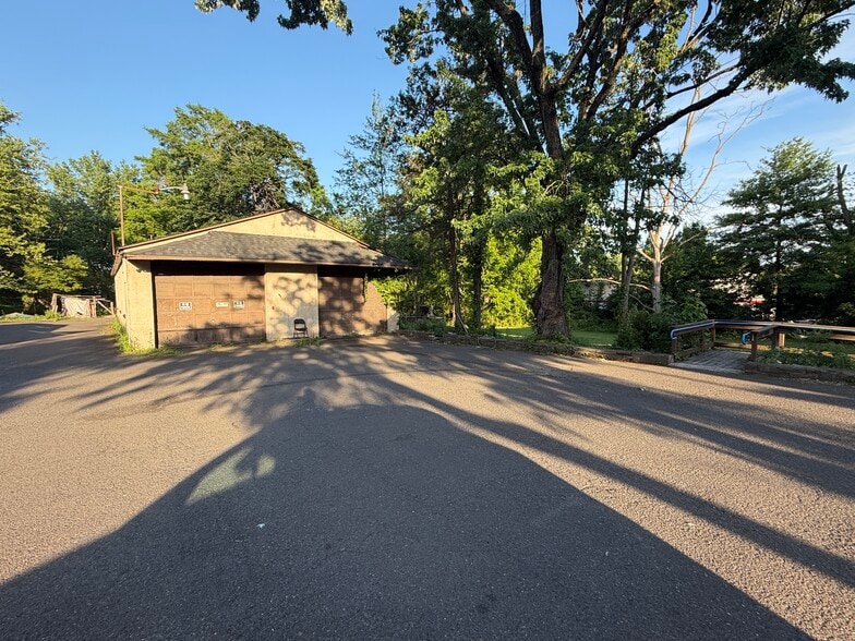 More Photos Of 1440 Bethlehem Pike, North Wales Freestanding For Sale