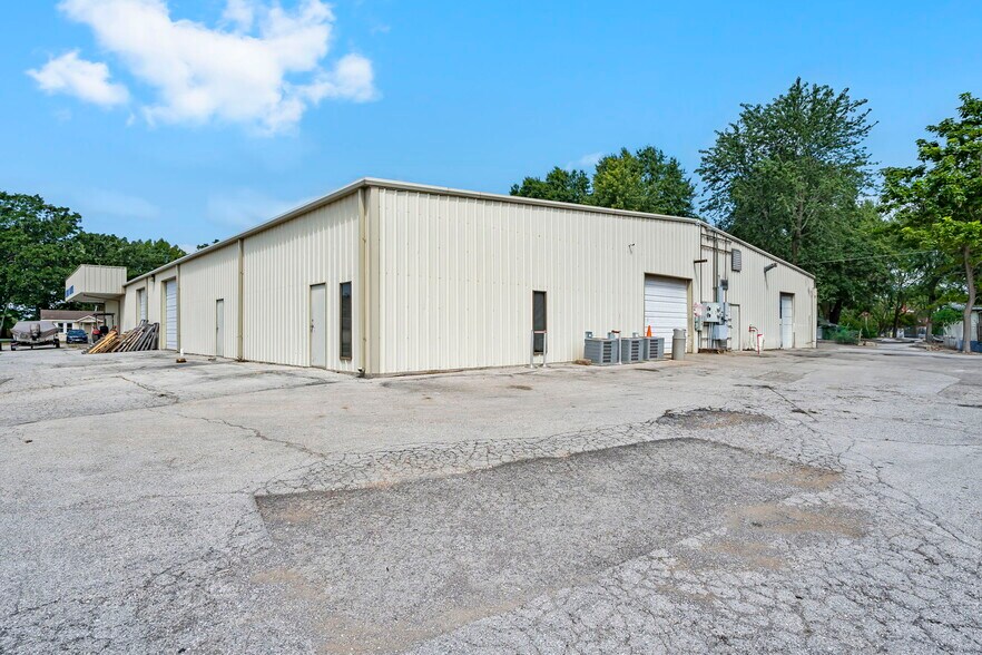 More Photos Of 5410 S Daniel St, Battlefield Manufacturing For Sale
