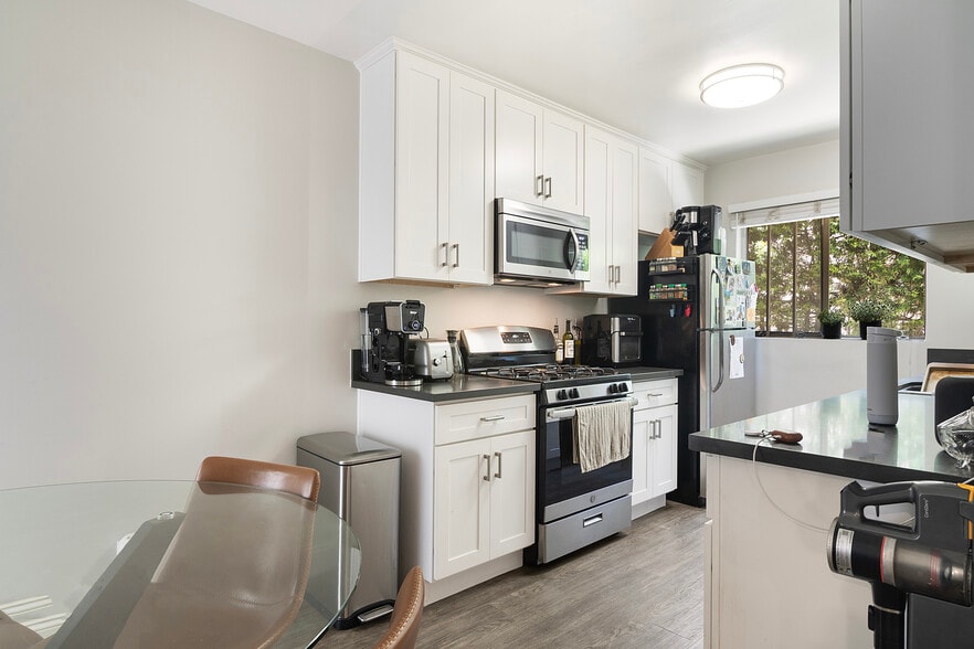More Photos Of 7261 Franklin Ave, Los Angeles Apartments For Sale