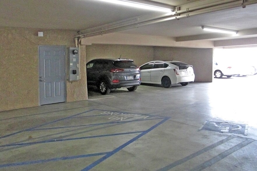 More Photos Of 20847 Sherman Way, Canoga Park Office For Sale