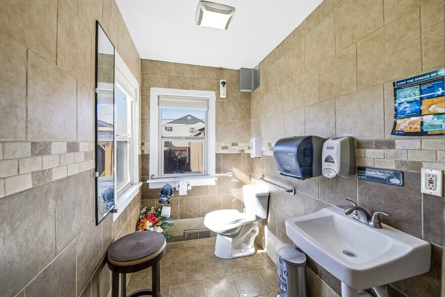 More Photos Of 1047 N 1st St, Montrose Office For Sale