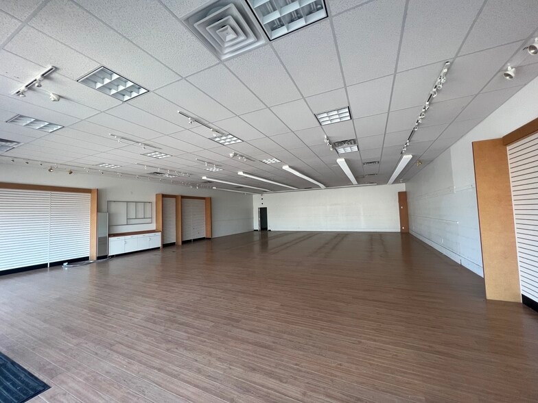 More Photos Of 2326 Industrial Rd, Emporia General Retail For Lease