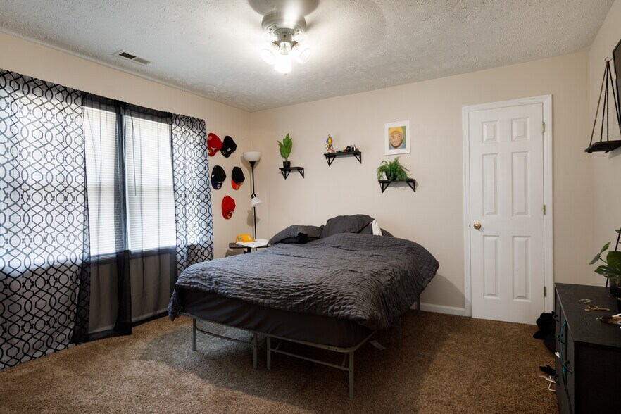 More Photos Of 100-102 Twin Acres Dr, Fayetteville Apartments For Sale