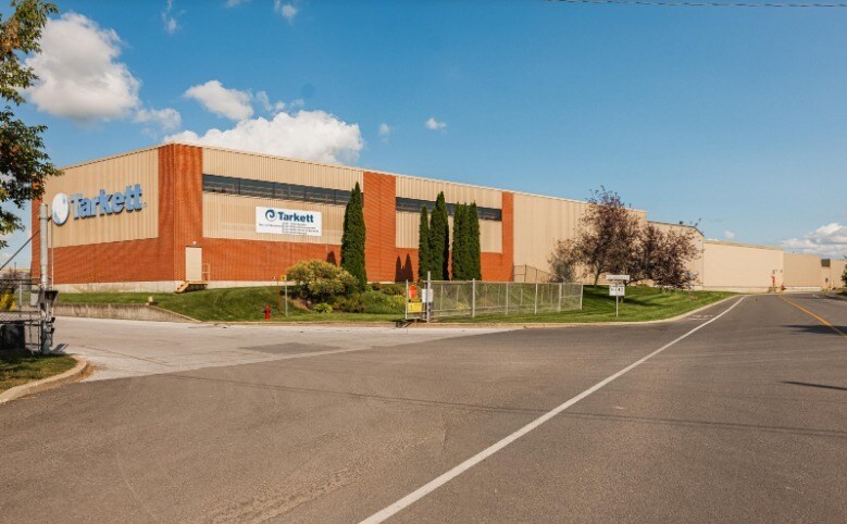 Primary Photo Of 1001 Rue Yamaska E, Farnham Warehouse For Lease