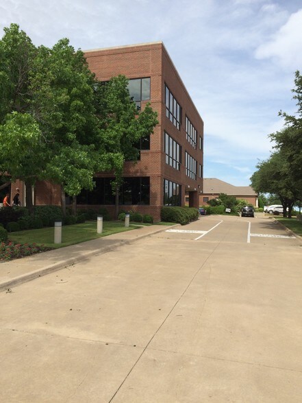 More Photos Of 2220 San Jacinto Blvd, Denton Office For Sale