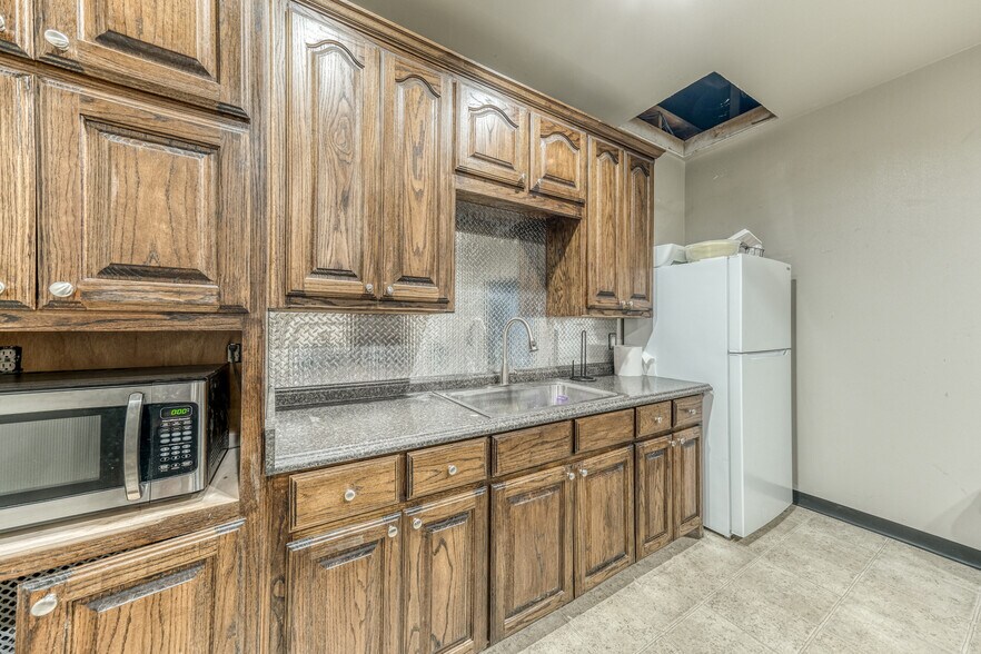 More Photos Of 301 Center Court Dr, Bridgeport Warehouse For Sale