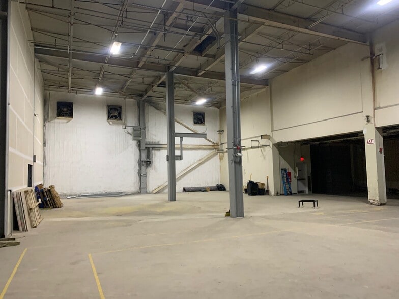 More Photos Of 586 Lewiston Junction Rd, Auburn Distribution For Sale