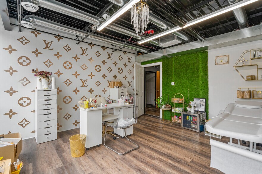 More Photos Of 3100 S Oak Park Ave, Berwyn Office For Sale