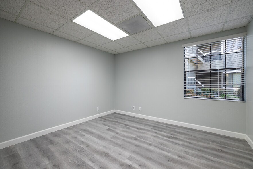 More Photos Of 2900 Bristol St, Costa Mesa Office For Sale