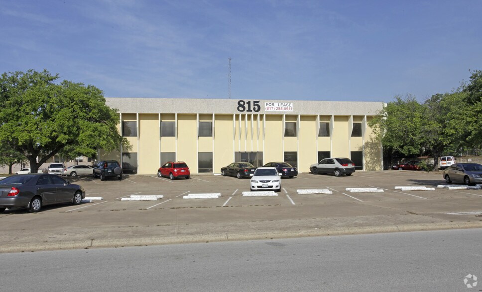 More Photos Of 815 Trailwood Dr, Hurst Office For Lease
