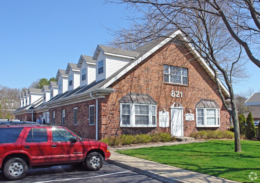 More Photos Of 821-823 Jericho Tpke, Smithtown Office For Sale