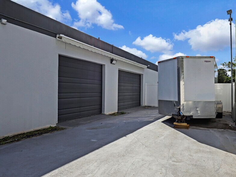 More Photos Of 705 Bond Way, Delray Beach Showroom For Sale