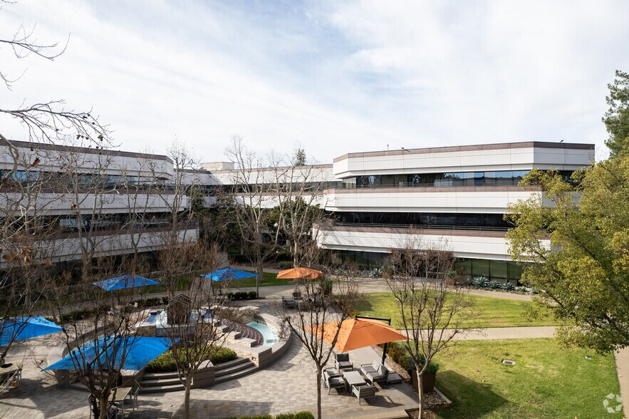 More Photos Of 21860 Burbank Blvd, Woodland Hills Office For Lease