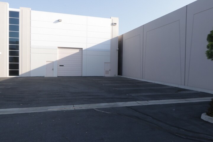 More Photos Of 2816 Columbia St, Torrance Light Distribution For Lease
