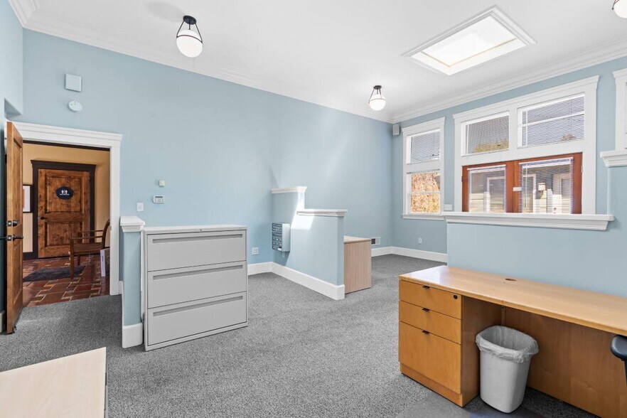 More Photos Of 5666 Telegraph Ave, Oakland Office For Sale