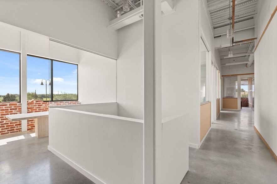 More Photos Of 6514 Highway 90A, Sugar Land Medical For Sale