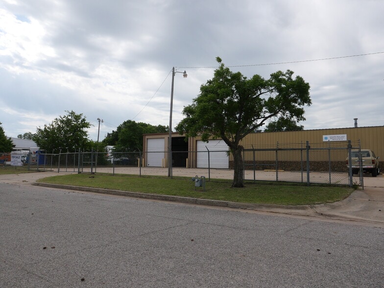 More Photos Of 1364 NE 3rd St, Oklahoma City Warehouse For Sale