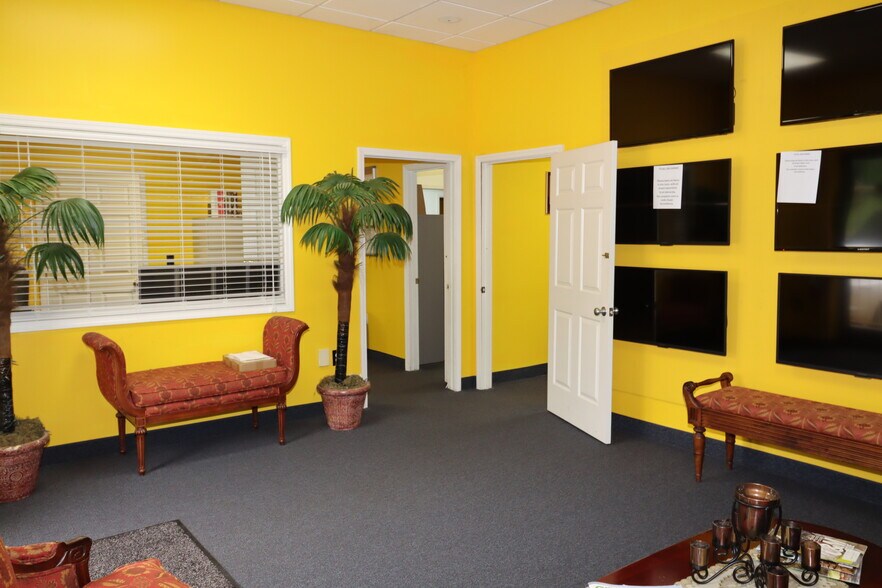 More Photos Of 2335 Columbia Hwy, Pulaski Office For Sale