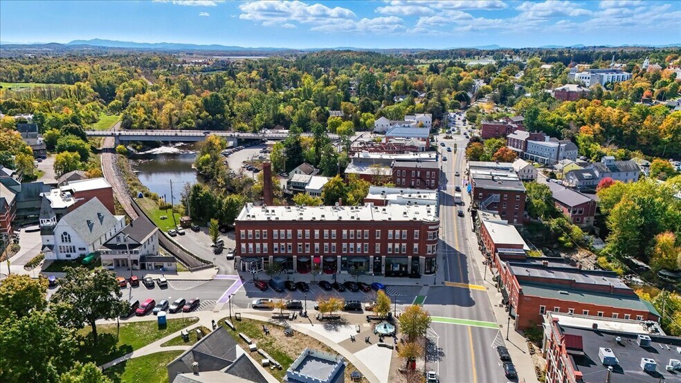 More Photos Of 10 Merchants Row, Middlebury Apartments For Sale