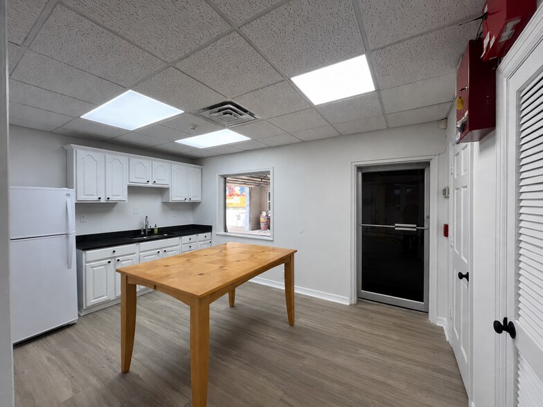 More Photos Of 400 E St Elmo Rd, Austin Unknown For Lease