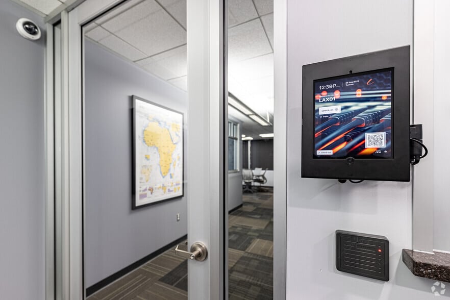 More Photos Of 3250 Wilshire Blvd, Los Angeles Office For Lease