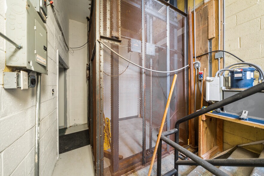 More Photos Of 379 Cherry St, Pottstown Flex For Lease